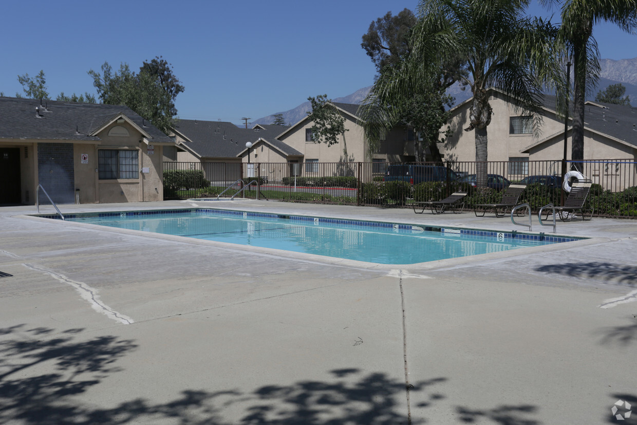 Foto principal - Cottonwood Apartments