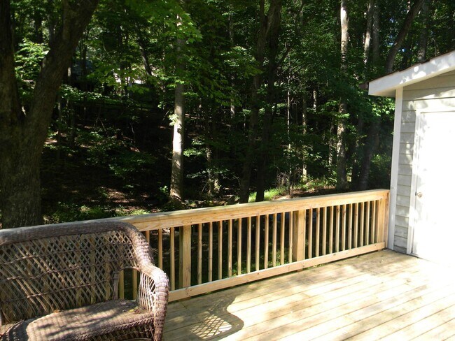 Foto del edificio - 531 Brent Rd