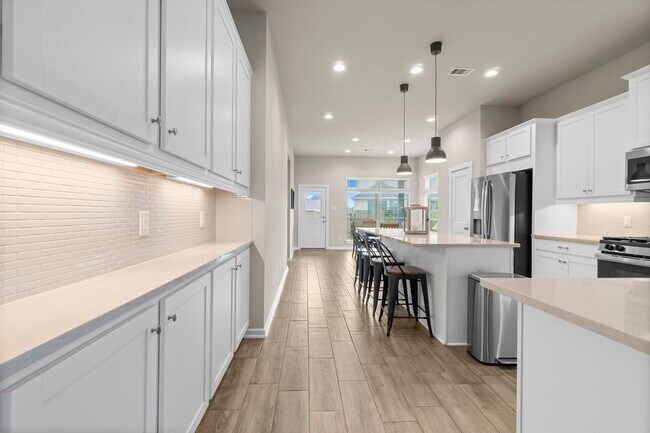 Building Photo - 248 Crest Edge St