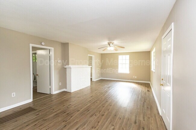 Foto del edificio - 619 Shannon Ave