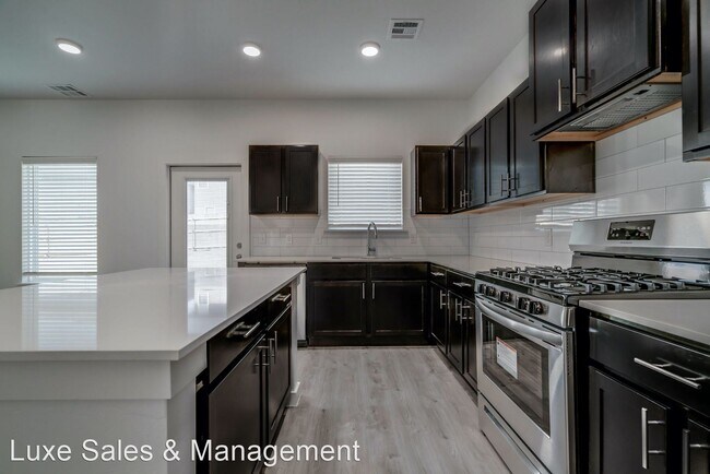 Building Photo - 3 br, 2.5 bath House - 13505 Vinita Drive