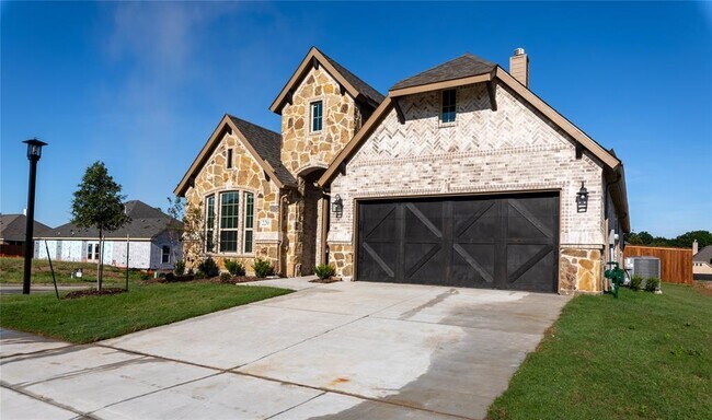 Building Photo - 220 Lake Cove Dr