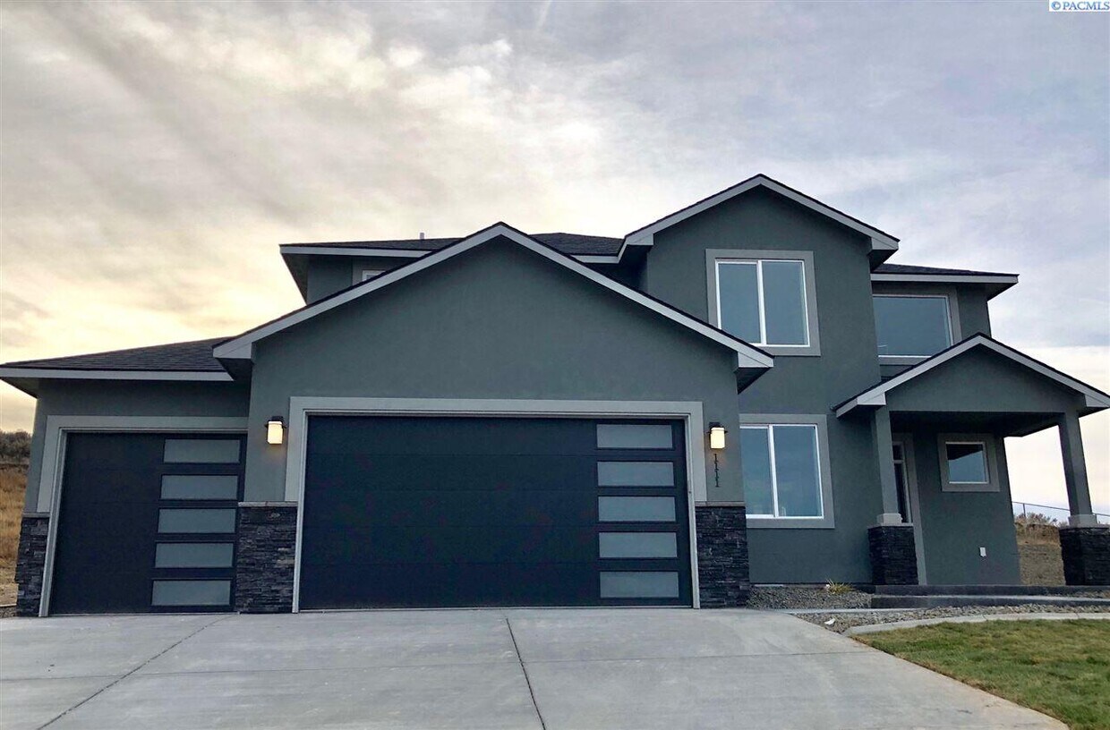 Foto principal - Top of Hill View Home