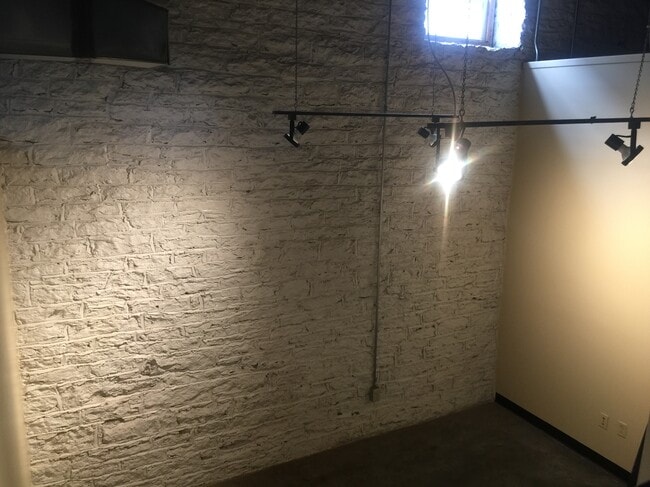 127 BR - 585 Upper S St