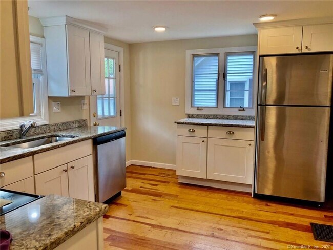 Building Photo - 260 Elm St