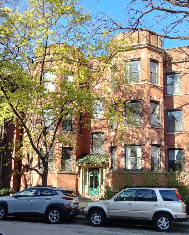 Building Photo - 3739 N Pine Grove Ave