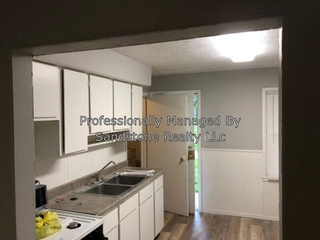 Building Photo - 900-910 S Central Dr