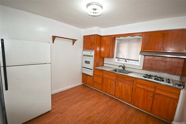 Foto del edificio - 92-08 243rd St