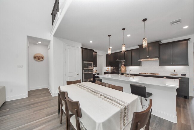 Foto del edificio - 10018 Knollwood Ln