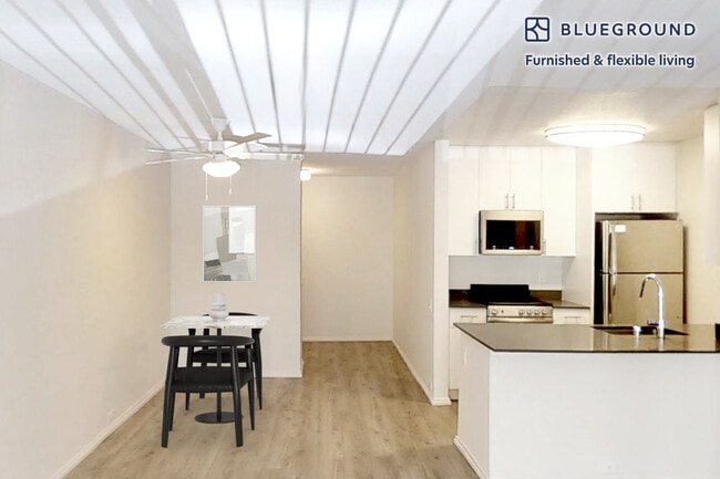 Foto del edificio - 555 W Middlefield Rd