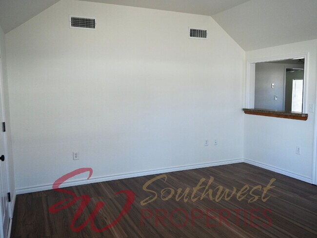 Foto del edificio - Good looking 3 bedroom 2 bath with huge yard!