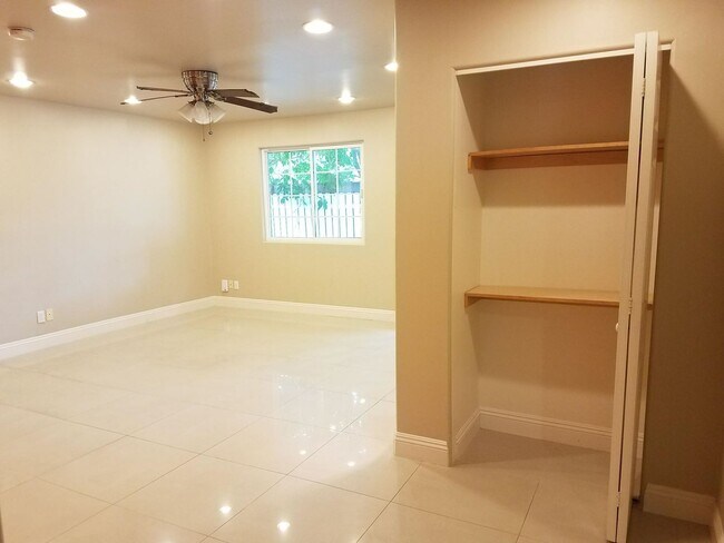 Foto del edificio - Pet Friendly, Ground Level, W/D, AC, Great...
