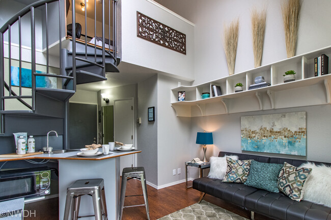 StudioPlex Unit - 1810 Alder St