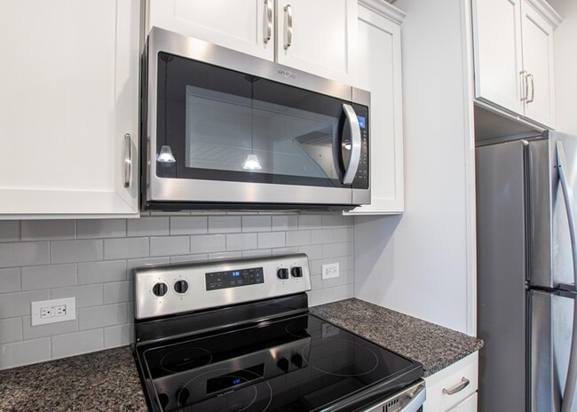 Foto del edificio - BEAUTIFUL 2 Bedroom Townhome in Cox Mill D...