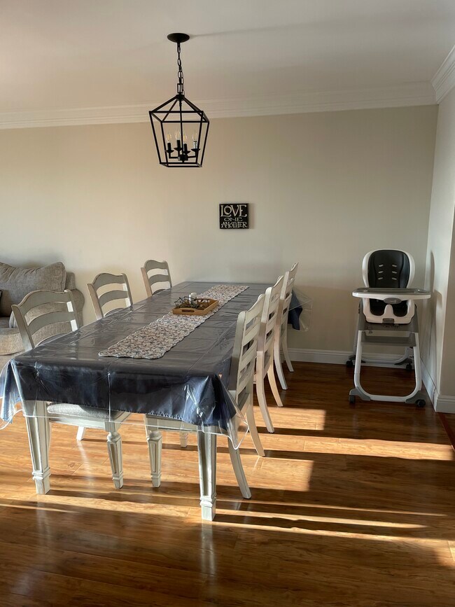 Foto del edificio - 1460 E Willow St