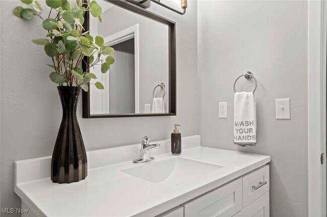 Building Photo - 10532 Clifton Blvd