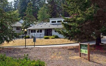 Building Photo - 821 High School Rd NE