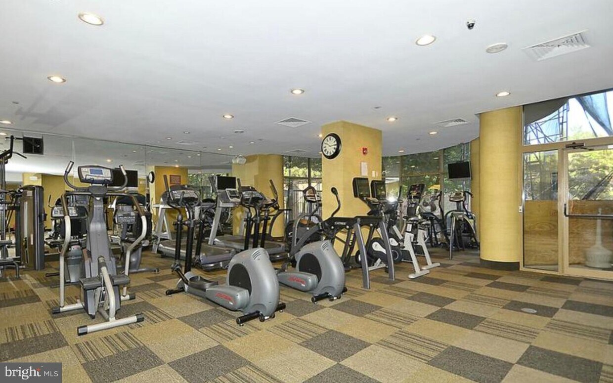 Foto principal - 10101 Grosvenor Pl