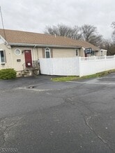 Building Photo - 1009 Goffle Rd