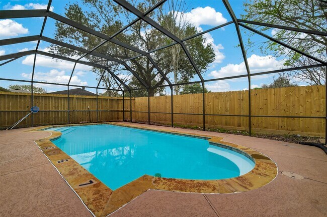 Foto del edificio - 2130 Round Lake Dr