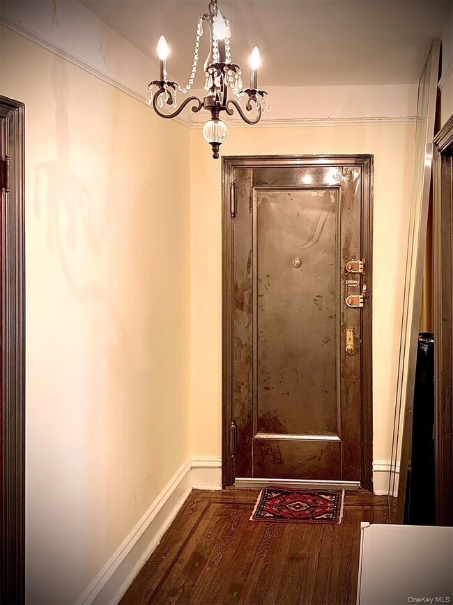 Foto del edificio - 73-20 Austin St