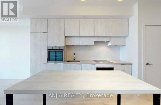 Building Photo - 8 Eglinton Ave E