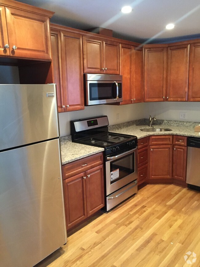 Emerson Gardens Apartments for Rent with Hardwood Floors Brookline