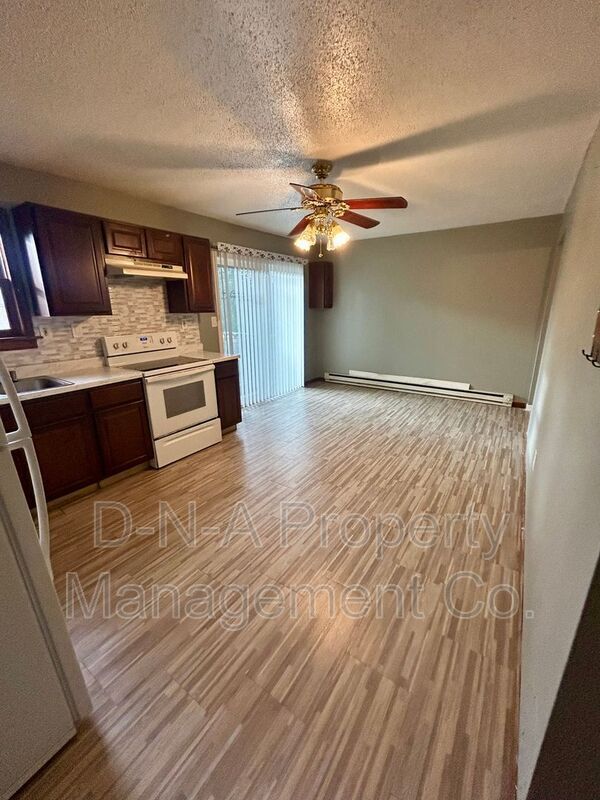 Foto del edificio - 5081 Pine Ridge Rd N