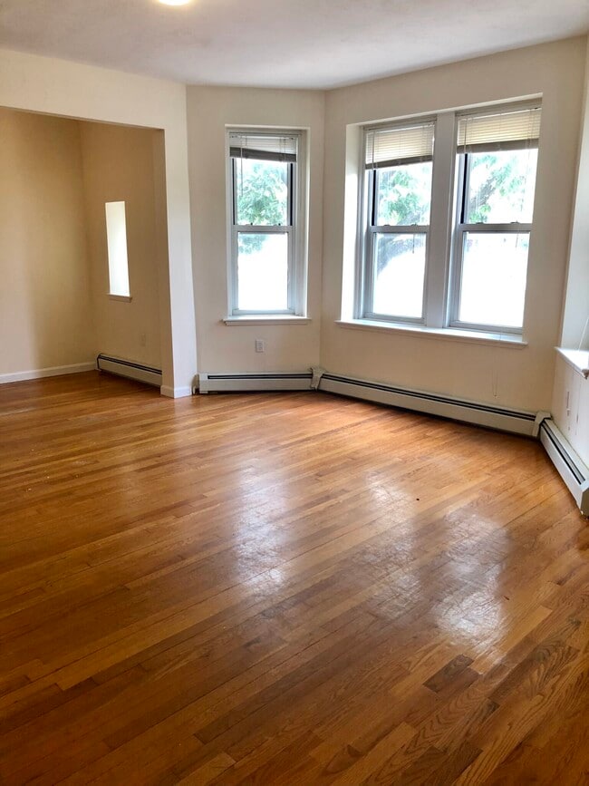 Building Photo - 1407 Beacon St