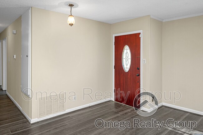 Building Photo - 5827 Darien Dr