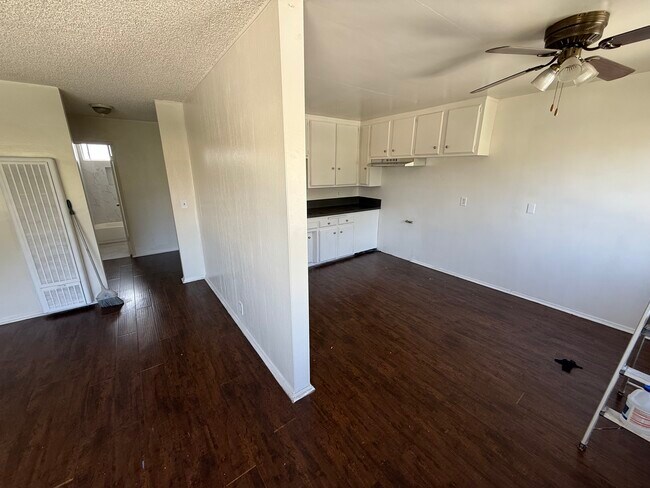 Foto del edificio - 15116 Studebaker Rd