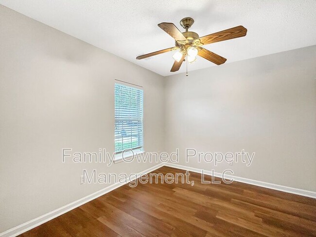 Foto del edificio - 112 Stewart Pl