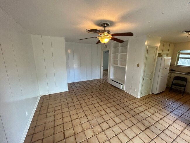 Building Photo - 3 Bedroom 2 Bath House in Corpus Christi!