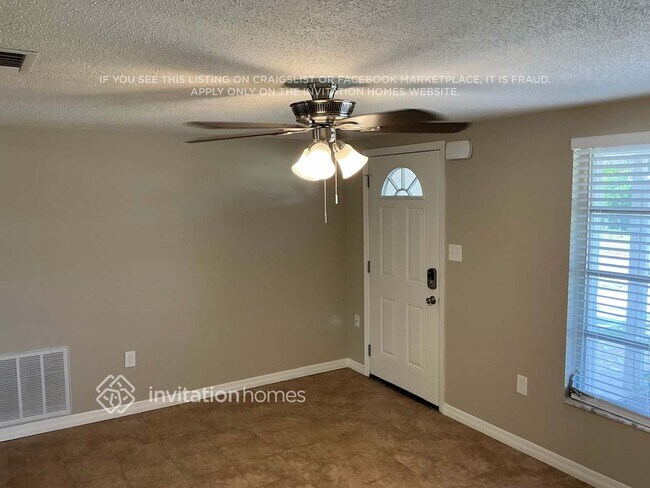 Building Photo - 8018 Pineapple Ln