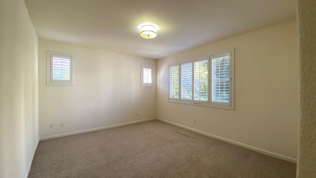 Building Photo - 456 Whisman Park Dr