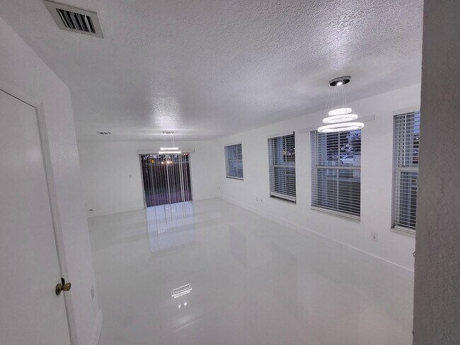 Foto del edificio - 19340 SW 103rd Ct