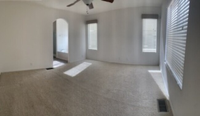 Building Photo - Beautiful two story, four bedroom home in North Hills Rio Rancho for lease