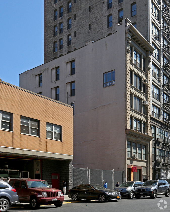Foto principal - 241 Lafayette St