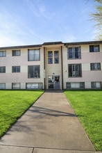 Building Photo - 10724-10105 105 St NW