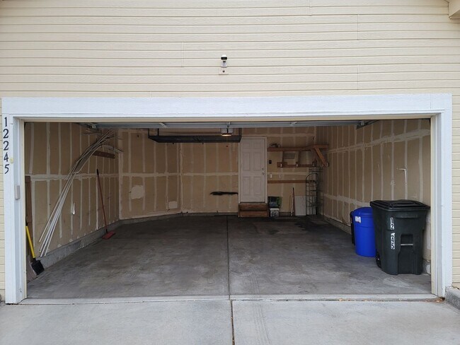 Building Photo - Charming 3BR House in Aurora