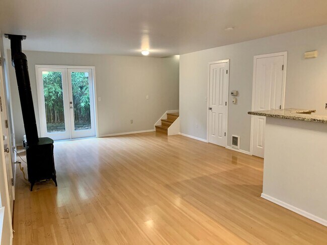 Building Photo - Capitol Hill Townhome