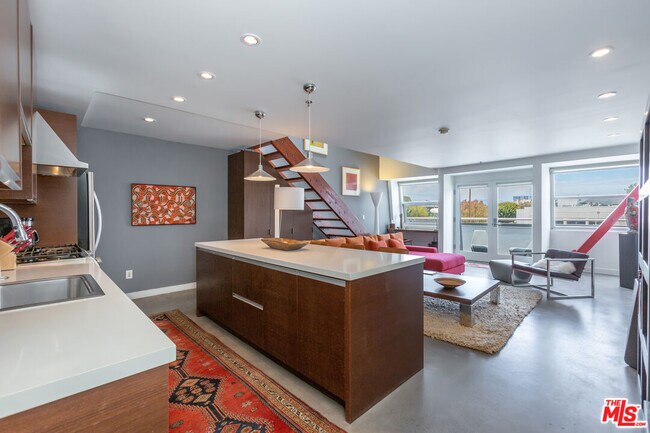Foto del edificio - 615 Hampton Dr
