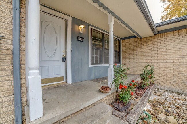 Foto del edificio - 3 BED 2 BATH! Schedule a tour today!