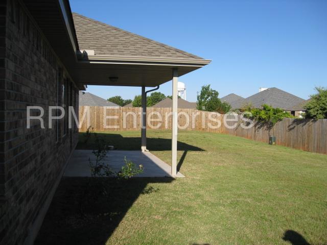 Building Photo - 608 Eastview Cir