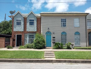 Building Photo - 907 12th St