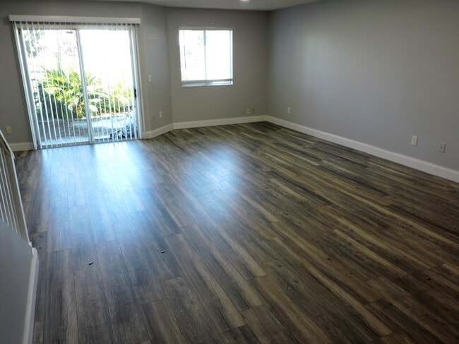 Foto del edificio - 6198 Riverwalk Ln