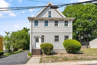 Building Photo - 13 Oak St