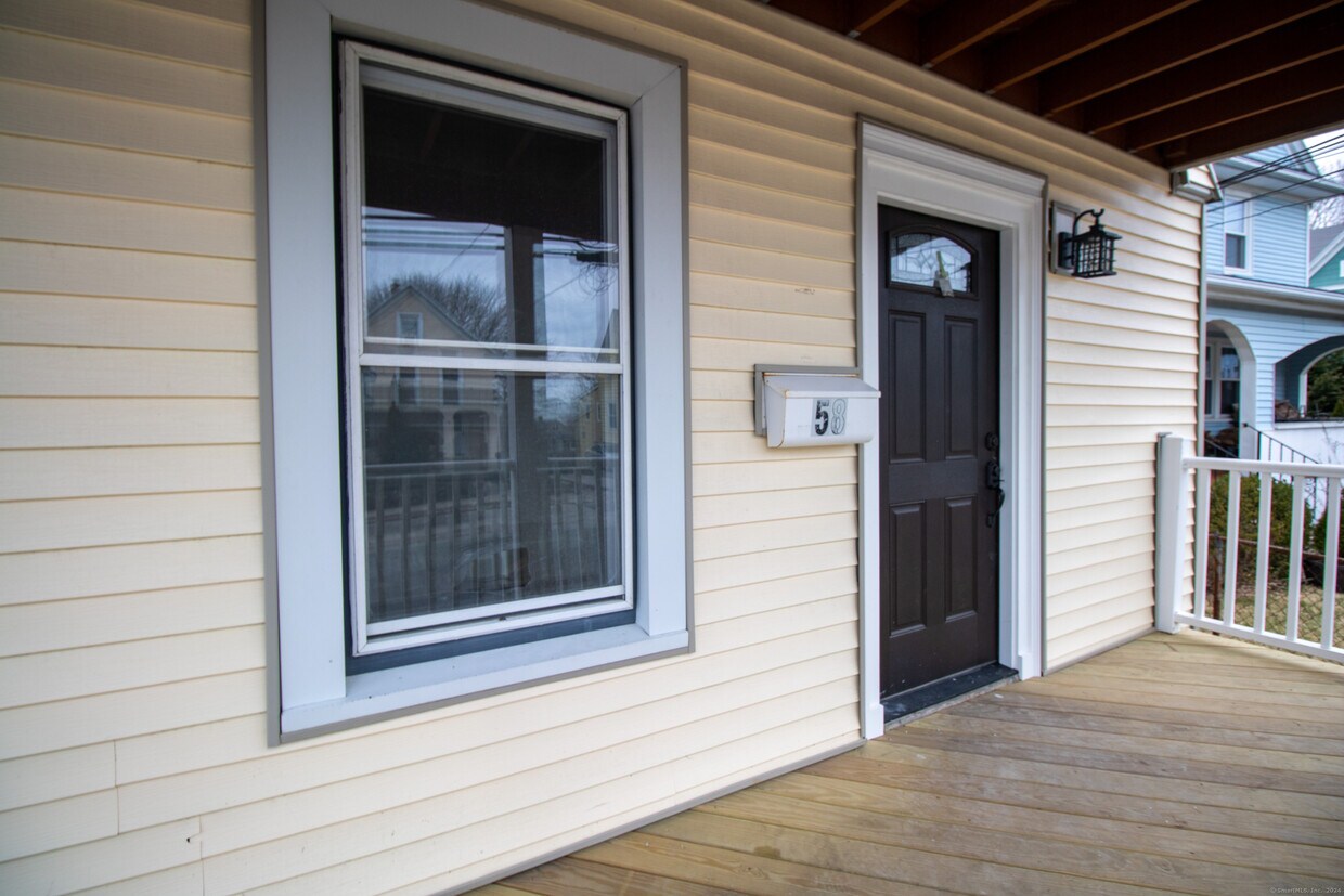 58 Colman St, New London, CT 06320 Room for Rent in New London, CT