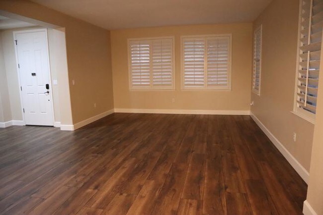 Building Photo - 1057 N Shelter Bay
