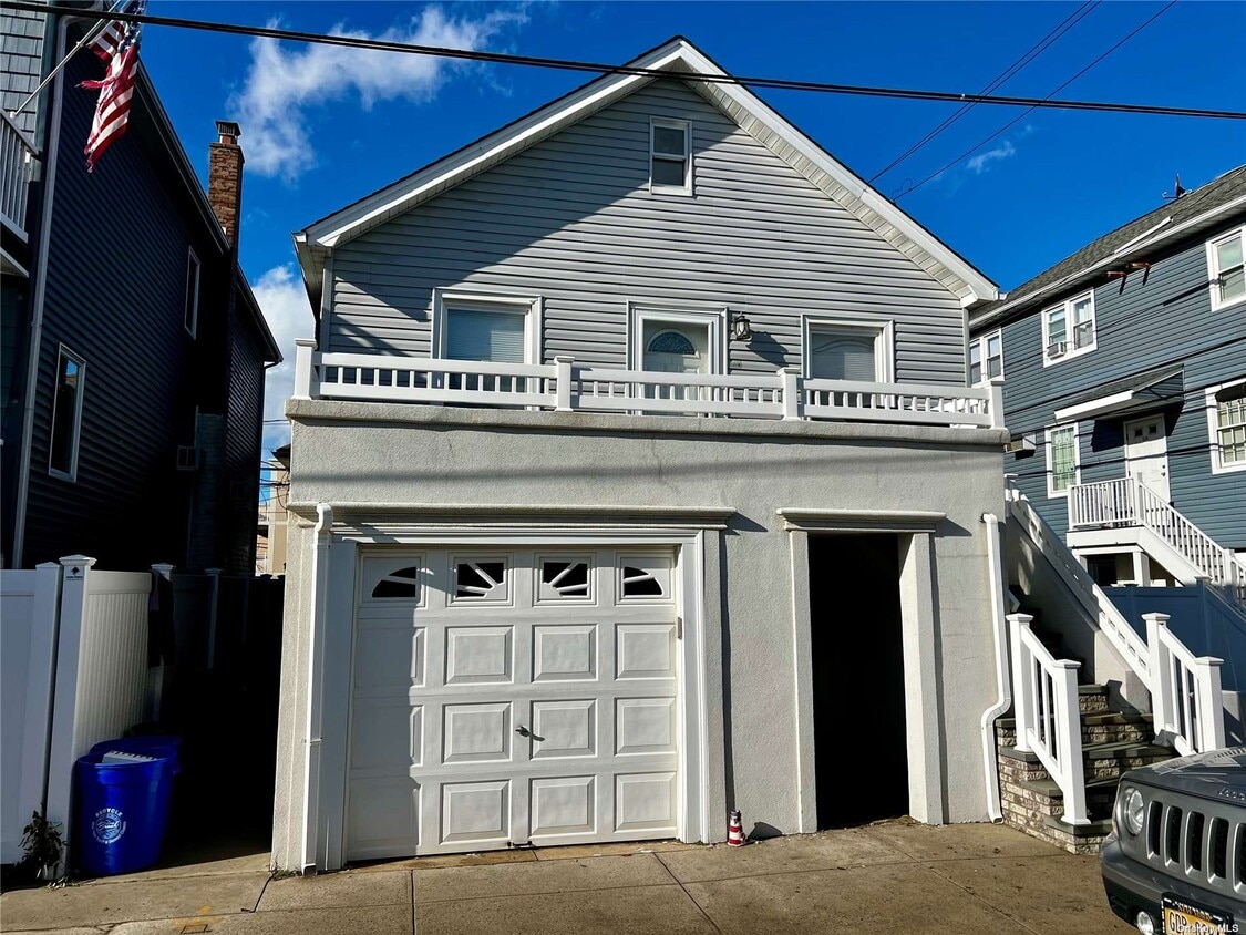 21 Indiana Ave Unit 1st Fl, Long Beach, NY 11561 Room for Rent in Long Beach, NY